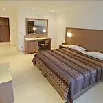 Calvi מלון 3*